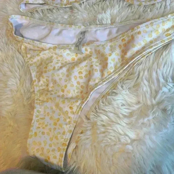 Ditsy Floral Underwire Bikini Swimsuit - Picture 3 of 8